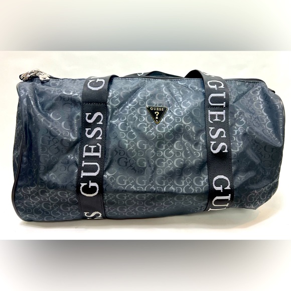 Guess stylish Black Duffle bag - Picture 9 of 9